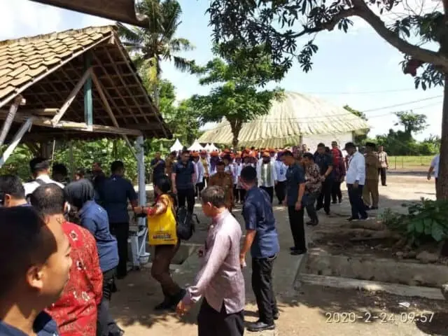 Banyak Warga Dolbon di Ibukota Banten, Istri Jokowi Bantu Seribu Jamban Banyak Warga Dolbon di Ibukota Banten, Istri Jokowi Bantu Seribu Jamban
