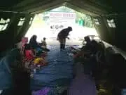 Penyintas Bencana Banjir Lebak Manfaatkan Pakaian Bekas Jadi Barang Bernilai Ekonomis Penyintas Bencana Banjir Lebak Manfaatkan Pakaian Bekas Jadi Barang Bernilai Ekonomis