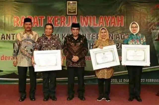 Program Keagamaan Bupati Serang Raih Penghargaan Menteri Agama Program Keagamaan Bupati Serang Raih Penghargaan Menteri Agama