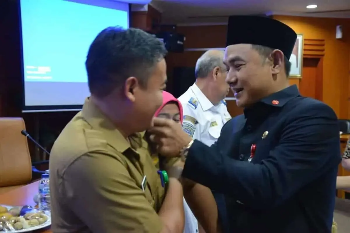 Merokok Dikawasan Pemkab Tangerang Bakal Ditangkap Satgas Merokok Dikawasan Pemkab Tangerang Bakal Ditangkap Satgas