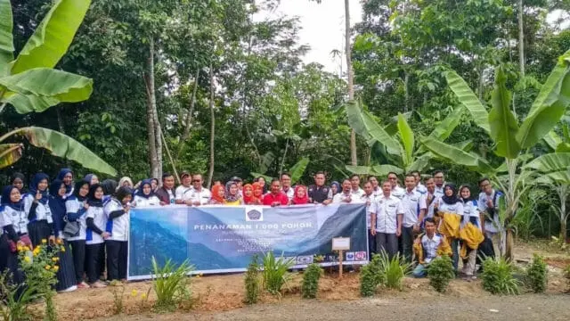 HA IPB Banten dan STISIP Setia Budhi Gelar Aksi Penanaman 1000 Pohon Di Lokasi Banjir Bandang Di Lebak HA IPB Banten dan STISIP Setia Budhi Gelar Aksi Penanaman 1000 Pohon Di Lokasi Banjir Bandang Di Lebak