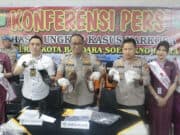 Bawa Empat Kilo gram Shabu, Tujuh Pria Ditangkap Polisi Bandara Soetta Bawa Empat Kilo gram Shabu, Tujuh Pria Ditangkap Polisi Bandara Soetta