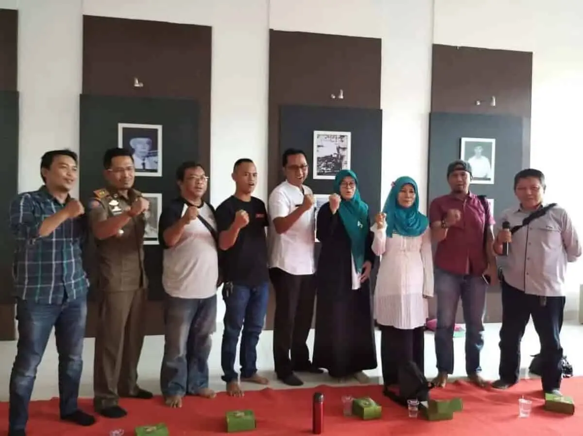 Wartawan seTangerang Nyatakan Sikap terkait Adanya Oknum Yang Memeras SDN Karawaci 2 Wartawan seTangerang Nyatakan Sikap terkait Adanya Oknum Yang Memeras SDN Karawaci 2
