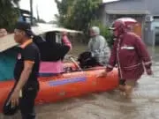 BPBD Kota Tangerang Evakuasi Warga Stroke di Periuk BPBD Kota Tangerang Evakuasi Warga Stroke di Periuk