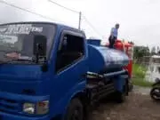 12 Ribu Liter Air Bersih Dipasok ke Lokasi Banjir 12 Ribu Liter Air Bersih Dipasok ke Lokasi Banjir