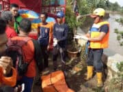 Bocah Hanyut di Kali Angke Ditemukan Bocah Hanyut di Kali Angke Ditemukan