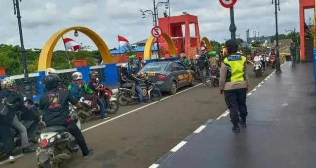 Aksi ke Jakarta, Kapolsek Karawaci Himbau Komunitas Ojol Tetap Jaga Keselamatan dan Keamanan Aksi ke Jakarta, Kapolsek Karawaci Himbau Komunitas Ojol Tetap Jaga Keselamatan dan Keamanan