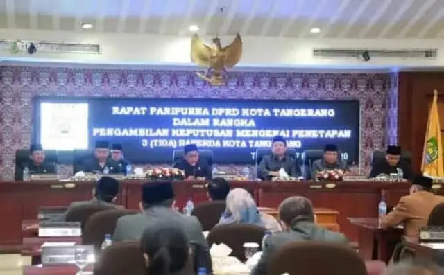 Paripurna DPRD Kota Tangerang Tentang Penetapan Tiga Raperda Paripurna DPRD Kota Tangerang Tentang Penetapan Tiga Raperda