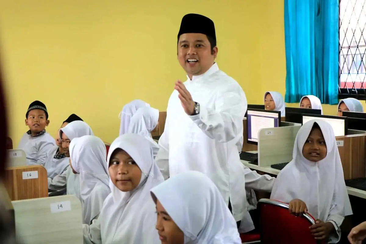 Pemkot Tangerang Luncurkan Pojok Baca di Sekolah - Sekolah