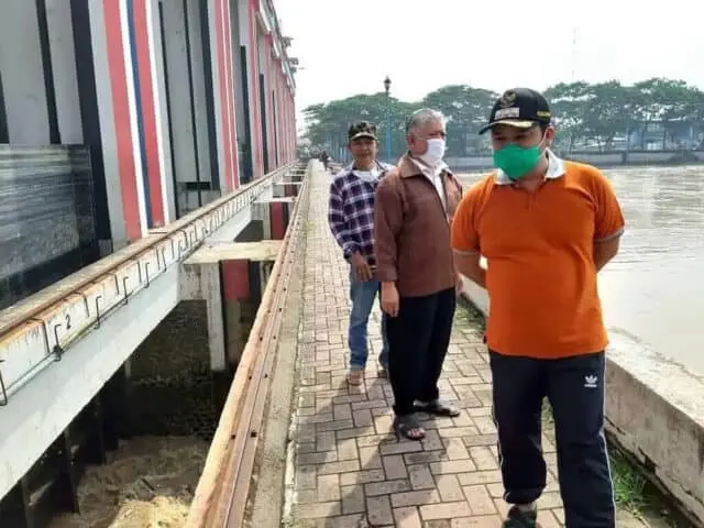 Cek Ketinggian Air dan Kesiapan Bilik Disinfektan, Arief: Jaga Imunitas Cek Ketinggian Air dan Kesiapan Bilik Disinfektan, Arief: Jaga Imunitas
