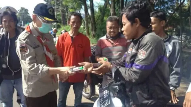 Cegah Covid 19, Kwarda Banten Bagikan 3000 Masker dan Hand Sanitizer Cegah Covid 19, Kwarda Banten Bagikan 3000 Masker dan Hand Sanitizer