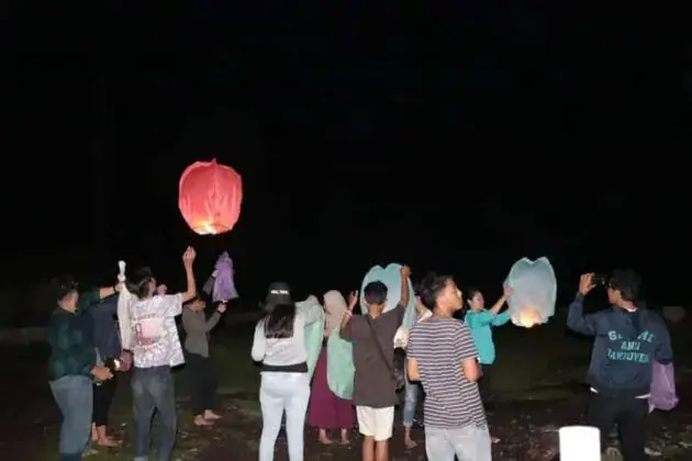 Wisata Ke Pantai, Tim Marcomm Xuping Jewelry Berharap Jadi Lebih Baik