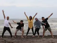Wisata Ke Pantai, Tim Marcomm Xuping Jewelry Berharap Jadi Lebih Baik