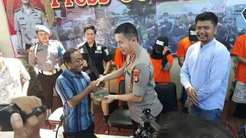 Polisi Ringkus Sindikat Jual Beli BPKB Hasil Kejahatan Polisi Ringkus Sindikat Jual Beli BPKB Hasil Kejahatan