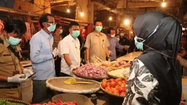 Sidak Pasar Rau Serang, Pastikan Sembako Aman Sidak Pasar Rau Serang, Pastikan Sembako Aman