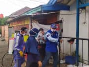 Tim Relawan Demokrat, Dedy Fitriadi (Rocky) Gencar Lakukan Penyemprotan Disinfektan Tim Relawan Demokrat, Dedy Fitriadi (Rocky) Gencar Lakukan Penyemprotan Disinfektan