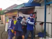 Tim Relawan Demokrat, Dedy Fitriadi (Rocky) Gencar Lakukan Penyemprotan Disinfektan Tim Relawan Demokrat, Dedy Fitriadi (Rocky) Gencar Lakukan Penyemprotan Disinfektan