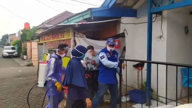 Tim Relawan Demokrat, Dedy Fitriadi (Rocky) Gencar Lakukan Penyemprotan Disinfektan Tim Relawan Demokrat, Dedy Fitriadi (Rocky) Gencar Lakukan Penyemprotan Disinfektan