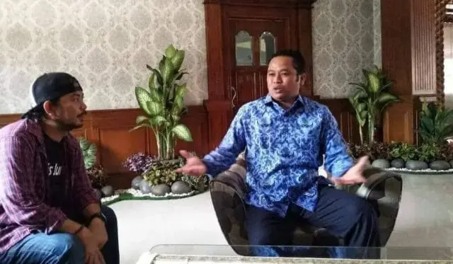 Baper!!! Curhat Dimedsos, Kadinsos Dinilai Kurang Beretika Baper!!! Curhat Dimedsos, Kadinsos Dinilai Kurang Beretika