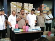 Polisi Sita Ratusan Ribu Masker di Neglasari Kota Tangerang Polisi Sita Ratusan Ribu Masker di Neglasari Kota Tangerang