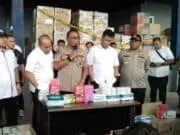 Polisi Sita Ratusan Ribu Masker di Neglasari Kota Tangerang Polisi Sita Ratusan Ribu Masker di Neglasari Kota Tangerang