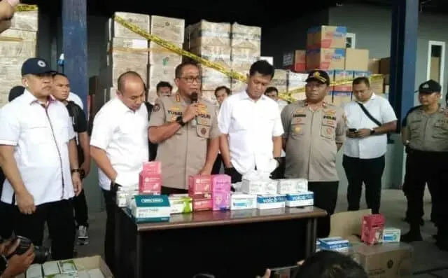 Polisi Sita Ratusan Ribu Masker di Neglasari Kota Tangerang Polisi Sita Ratusan Ribu Masker di Neglasari Kota Tangerang
