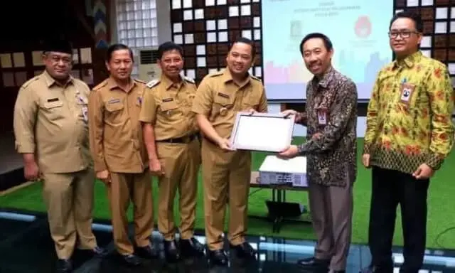 Kota Tangerang Raih Penghargaan Sistem Merit Kategori Baik Kota Tangerang Raih Penghargaan Sistem Merit Kategori Baik