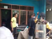 Inisiatif Mandiri, Warga Semprot Desinfektan dari Rumah ke Rumah Inisiatif Mandiri, Warga Semprot Desinfektan dari Rumah ke Rumah