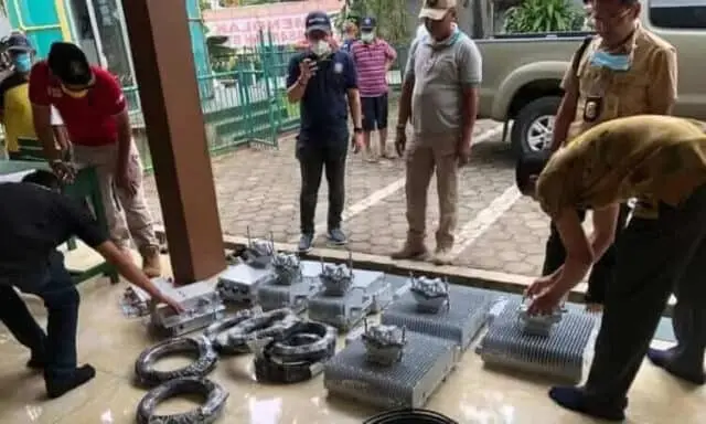 Peralatan BTS Milik Smartfren di Tiang Menara Masjid Disita Satpol PP Peralatan BTS Milik Smartfren di Tiang Menara Masjid Disita Satpol PP