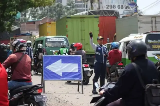 Jalan Daan Mogot Amblas, DISHUB Kota Tangerang Reaksi Cepat Jalan Daan Mogot Amblas, DISHUB Kota Tangerang Reaksi Cepat
