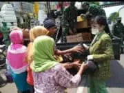 Denhubrem 064/MY Bersama Persit Gelar Gerakan Sosial di Kota Serang Denhubrem 064/MY Bersama Persit Gelar Gerakan Sosial di Kota Serang