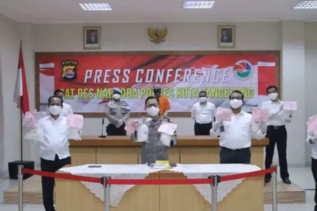 9,4 Kilogram Sabu Diamankan Dari Tersangka di Tangerang 9,4 Kilogram Sabu Diamankan Dari Tersangka di Tangerang