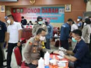 Ratusan Polisi Sumbangkan Darah Untuk PMI di Tangerang Ratusan Polisi Sumbangkan Darah Untuk PMI di Tangerang