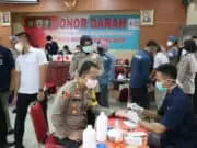 Ratusan Polisi Sumbangkan Darah Untuk PMI di Tangerang Ratusan Polisi Sumbangkan Darah Untuk PMI di Tangerang