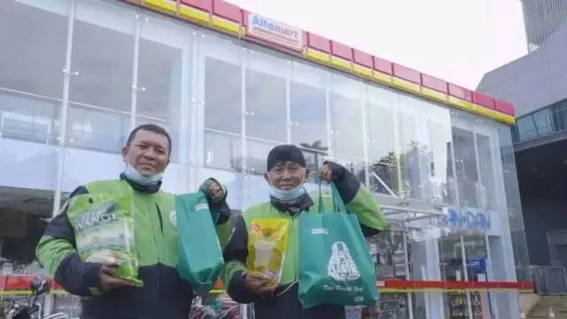 Salurkan Bantuan, Alfamart Berbagi Voucher Sembako Untuk Ojol Salurkan Bantuan, Alfamart Berbagi Voucher Sembako Untuk Ojol