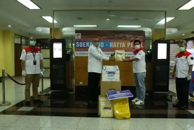 Zaki Terima Bantuan APD Covid-19 dari PT Angkasa Pura II Zaki Terima Bantuan APD Covid-19 dari PT Angkasa Pura II