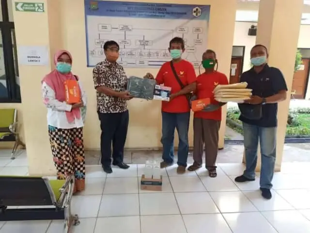 Gereja Santa Odilia Salurkan Bantuan Medis ke Puskesmas Cikuya Gereja Santa Odilia Salurkan Bantuan Medis ke Puskesmas Cikuya