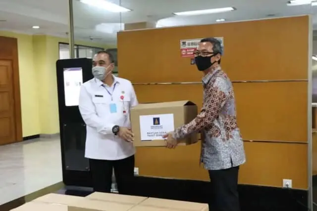 Paramount Land Serahkan 8.000 Paket Sembako ke Bupati Tangerang Paramount Land Serahkan 8.000 Paket Sembako ke Bupati Tangerang