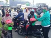 Pandemi Corona, Bhakti PKB Bagikan Ratusan Nasi Bungkus, Masker dan Hand Sanitizer Pandemi Corona, Bhakti PKB Bagikan Ratusan Nasi Bungkus, Masker dan Hand Sanitizer