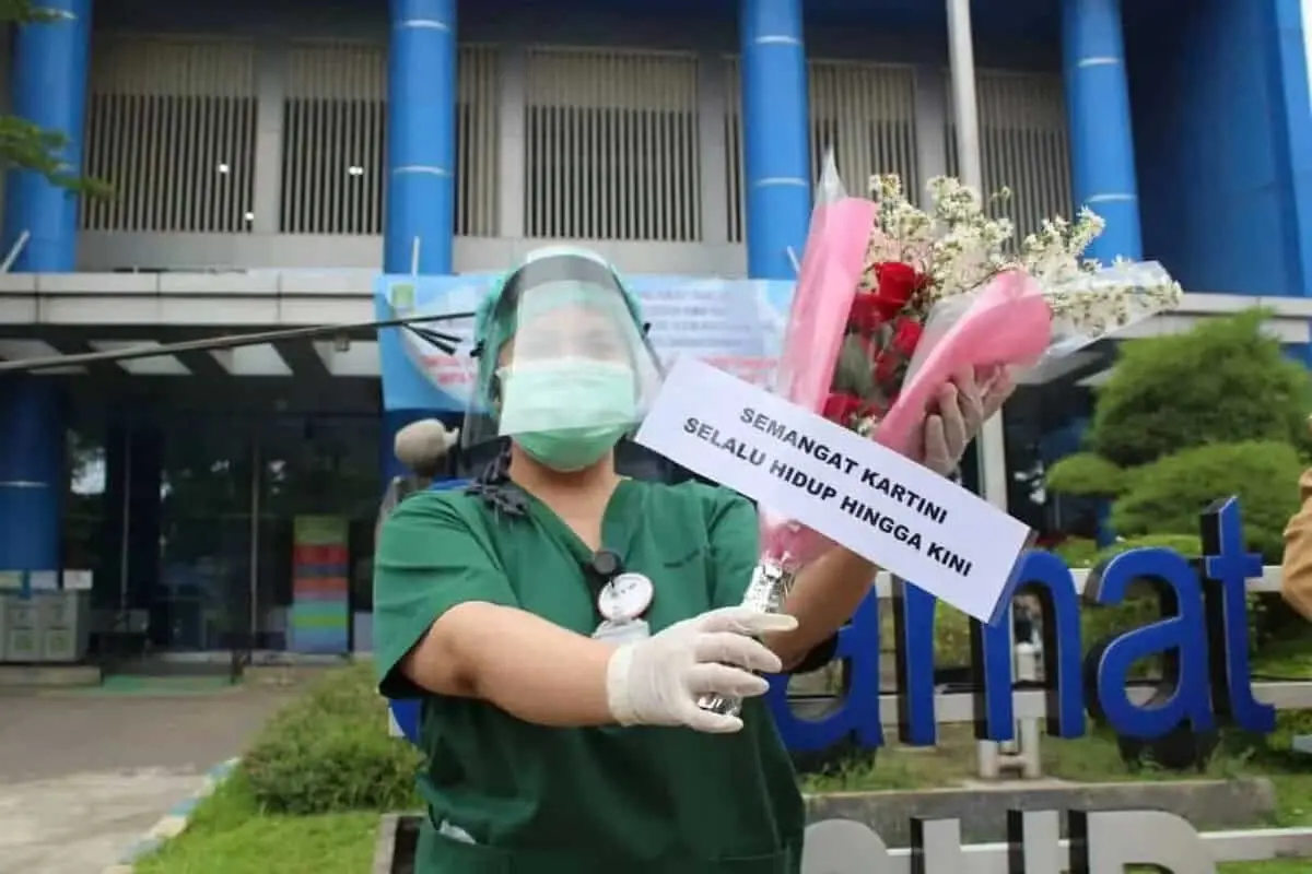 Hari Kartini, Kotret Tangerang Bikin Haru Dokter dan Perawat Wanita Hari Kartini, Kotret Tangerang Bikin Haru Dokter dan Perawat Wanita