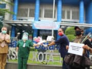 Hari Kartini, Kotret Tangerang Bikin Haru Dokter dan Perawat Wanita Hari Kartini, Kotret Tangerang Bikin Haru Dokter dan Perawat Wanita