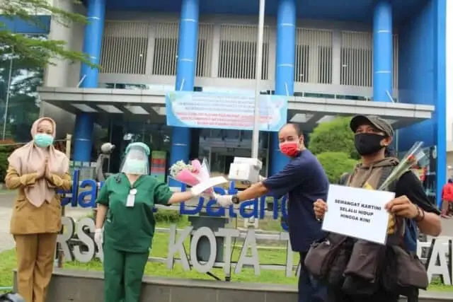 Hari Kartini, Kotret Tangerang Bikin Haru Dokter dan Perawat Wanita Hari Kartini, Kotret Tangerang Bikin Haru Dokter dan Perawat Wanita