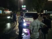 Belasan Kendaraan Pemudik Putar Balik di Check Poin Kebon Nanas Belasan Kendaraan Pemudik Putar Balik di Check Poin Kebon Nanas