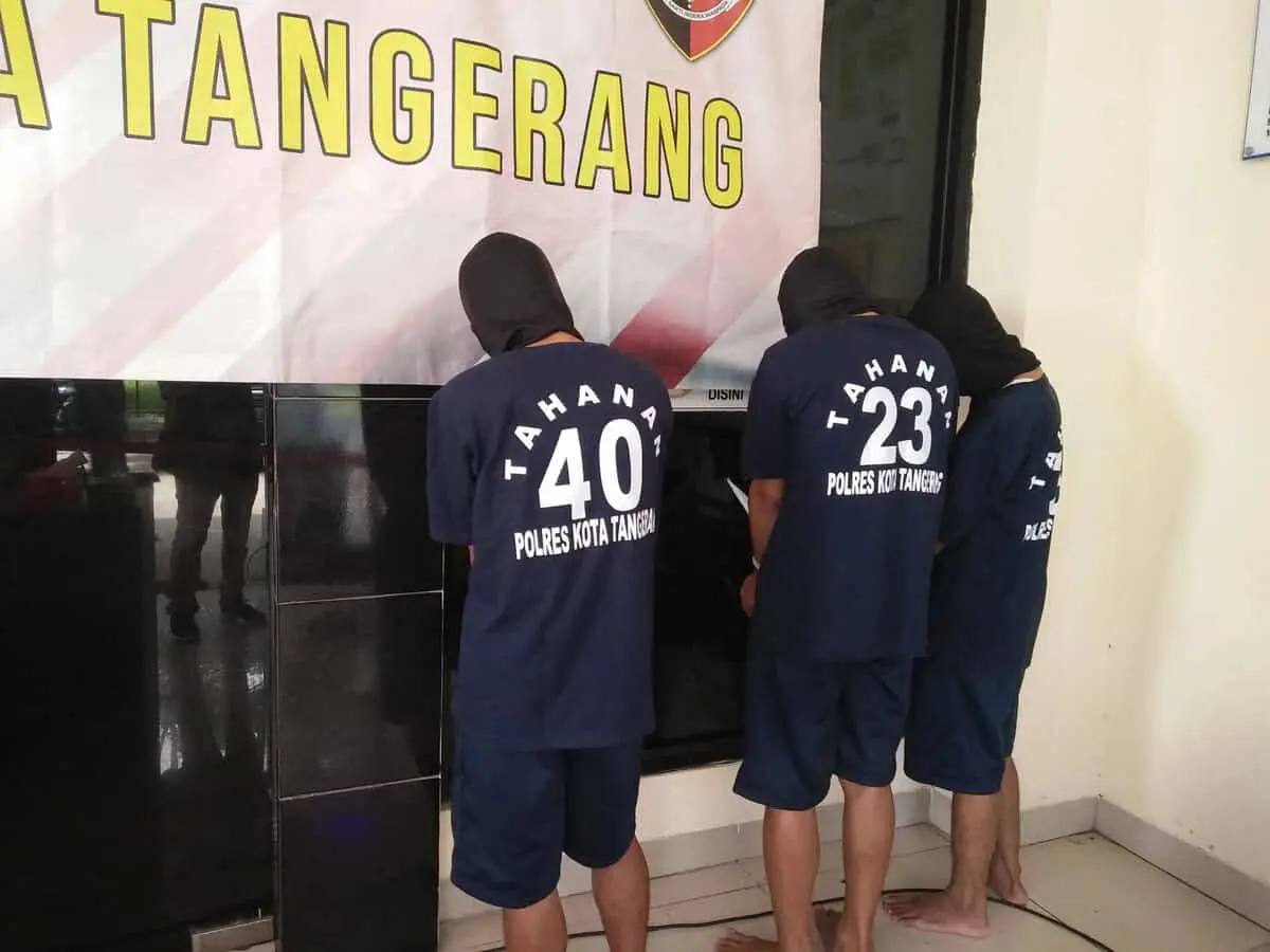 Beraksi Saat Corona, Kawanan Rampok Toko Sembako Ditangkap, Satu Pelaku Ditembak Mati Beraksi Saat Corona, Kawanan Rampok Toko Sembako Ditangkap, Satu Pelaku Ditembak Mati