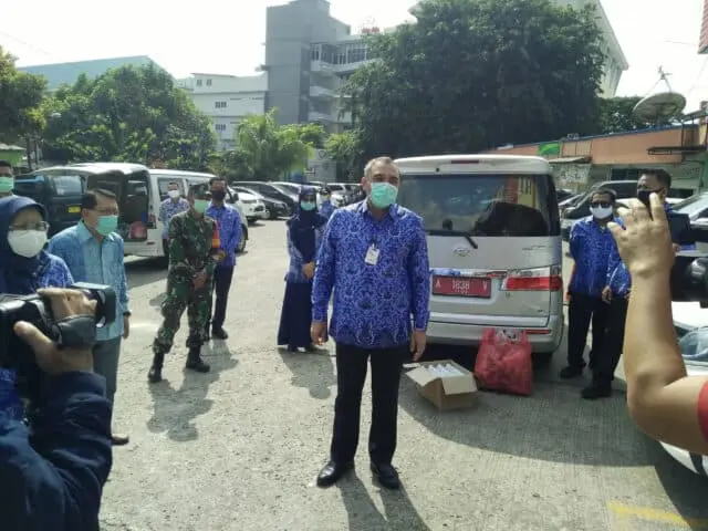 Sehari Jelang PSBB Zaki Pantau Obyek Vital dan Bagikan Masker Sehari Jelang PSBB Zaki Pantau Obyek Vital dan Bagikan Masker