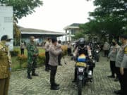 Pandemi Corona, Polresta Tangerang Bagikan Ribuan Paket Sembako Pandemi Corona, Polresta Tangerang Bagikan Ribuan Paket Sembako
