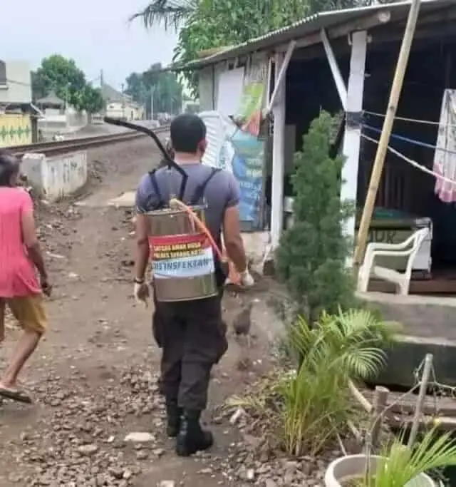 Antisipasi Wabah Covid-19, Polres Serang Kota Bersama Warga Lakukan Penyemprotan Disinfektan Antisipasi Wabah Covid-19, Polres Serang Kota Bersama Warga Lakukan Penyemprotan Disinfektan