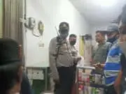 Toko Kosmetik Digerebek, Tiga Penjaga Toko Diamankan Polisi di Cipondoh Toko Kosmetik Digerebek, Tiga Penjaga Toko Diamankan Polisi di Cipondoh