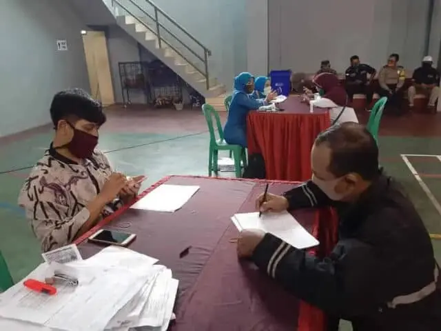 Giliran 1.243 Warga Karang Tengah Terima BLT Dampak Covid-19 di Kota Tangerang Giliran 1.243 Warga Karang Tengah Terima BLT Dampak Covid-19 di Kota Tangerang