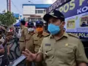 Walikota Tangerang Evaluasi PSBB, Sidak Pasar: Kalau Tidak Mau Diatur Ditindak Walikota Tangerang Evaluasi PSBB, Sidak Pasar: Kalau Tidak Mau Diatur Ditindak